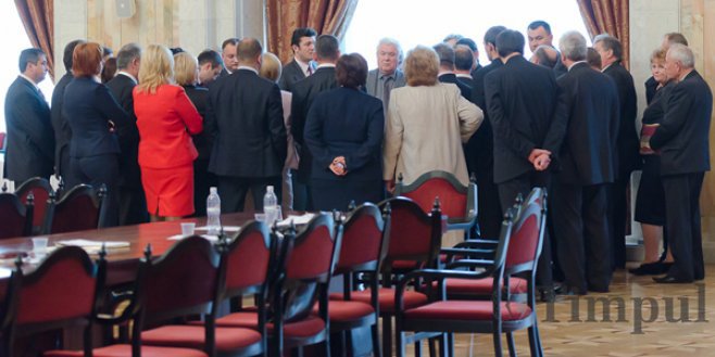 Pe data de 27 octombrie parlamentul va examina o nouă moțiune de cenzură împotriva Guvernului Leancă.