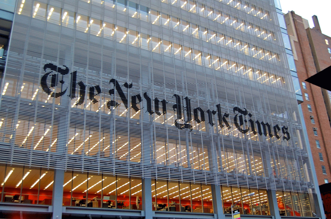 В редакцию The New York Times пытался войти мужчина с топором и мечом.