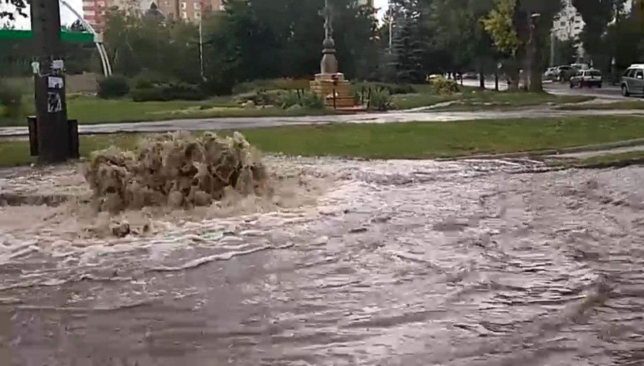 По словам автора видео, Чеканы буквально "заливает водой".