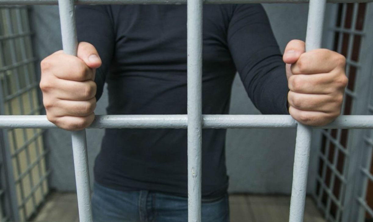 Суд в Украине приговорил трех бойцов "ДНР", попавших в плен, к 15 годам колонии.