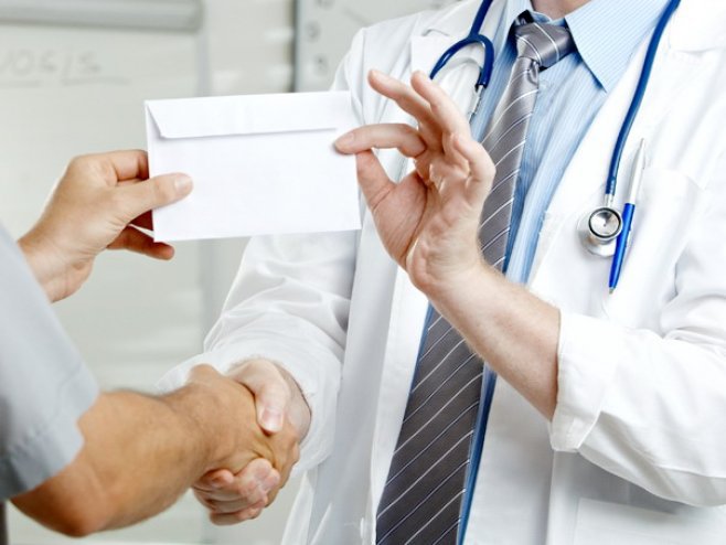 Conducerea urmăririi penale este exercitată de către Procuratura Anticorupţie.