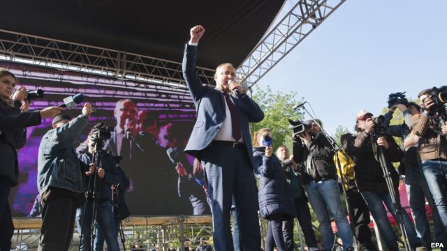 Igor Dodon, la protestul din fața Parlamentului. Foto: europalibera.org