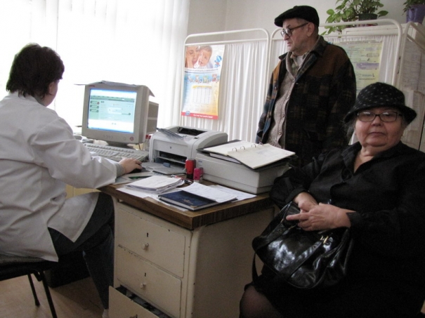 Totodată, rezultatele analizelor medicale, dar şi prescripţiile medicilor vor putea fi urmărite on-line sau la telefonul mobil.