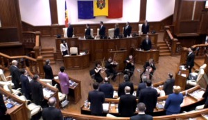Precizăm că noua sesiune a Legislativului, care începe astăzi, a fost organizată în sediul renovat al Parlamentului.