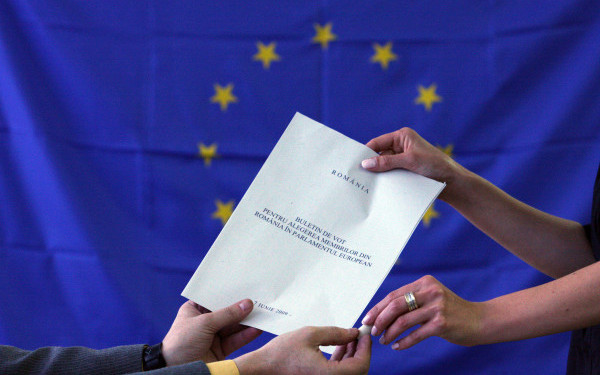 Olanda si Marea Britanie au dat startul celui mai amplu proces electoral din Europa.