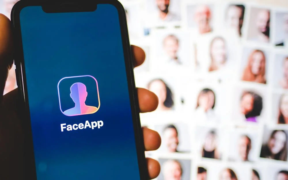 Apple и Google обязали выплатить штраф всем бразильцам, скачавшим FaceApp.