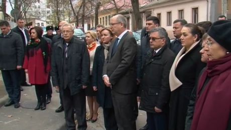 Все желающие проявить солидарность с французским народом могут прийти к посольству Франции.