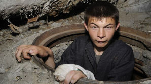 Miros lipici, înjură și sunt copii ai nimănui. Cinci minori, reţinuţi. Foto: publika.md