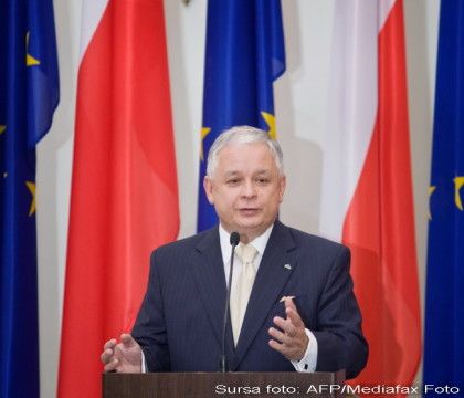 In plus, din conversatii reiese ca persoanele din apropierea cabinei de pilotaj consumau bere, chiar daca nu exista indicii ca pilotii ar fi consumat alcool.