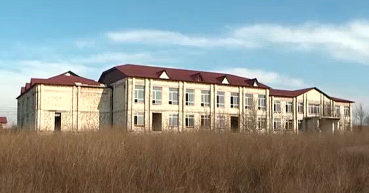 Во Флоренах разрушается здание школы, на которое потратили 17 млн леев.
