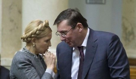 Генеральный прокурор Юрий Луценко заявил, что не считает Юлию Тимошенко "агентом Кремля".