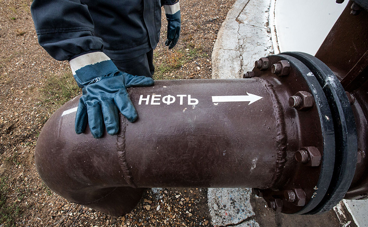 WSJ: Российская нефть продолжает прибывать в США, несмотря на санкции.