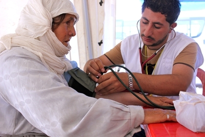 Сотрудник «Врачей без границ» в лагере для сирийских беженцев. Фото: MSF