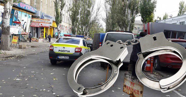 Полиция задержала мужчину, ранившего ножом человека в центре столицы. Коллаж: Point.md