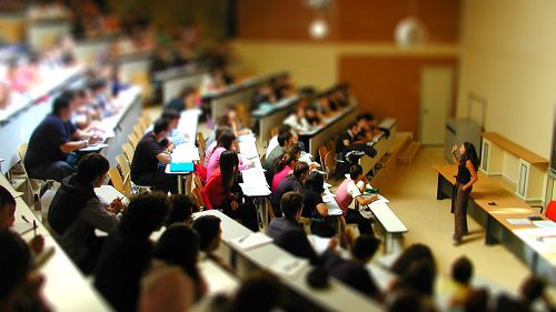 Numărul burselor la studii în România pentru tinerii basarabeni, redus la jumătate.