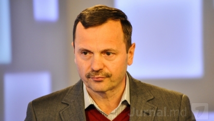 Este greu de înțeles de ce Comisia Electorală Centrală nu pune problema excluderii din scrutin a așa-zisului concurent cu numărul suspect unu.