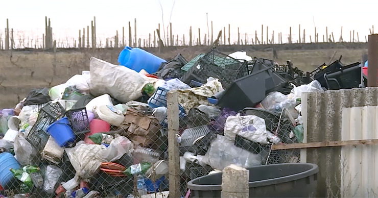 Горы мусора стали вечной проблемой для молдавских городов и сёл.