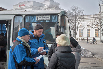 По сведениям ополченцев, украинские силовики обстреляли донецкий аэропорт из крупнокалиберных орудий 120 и 152 миллиметра.
