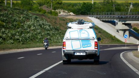 O echipă Publika TV a fost reţinută de miliţienii transnistreni. Foto: publika.md