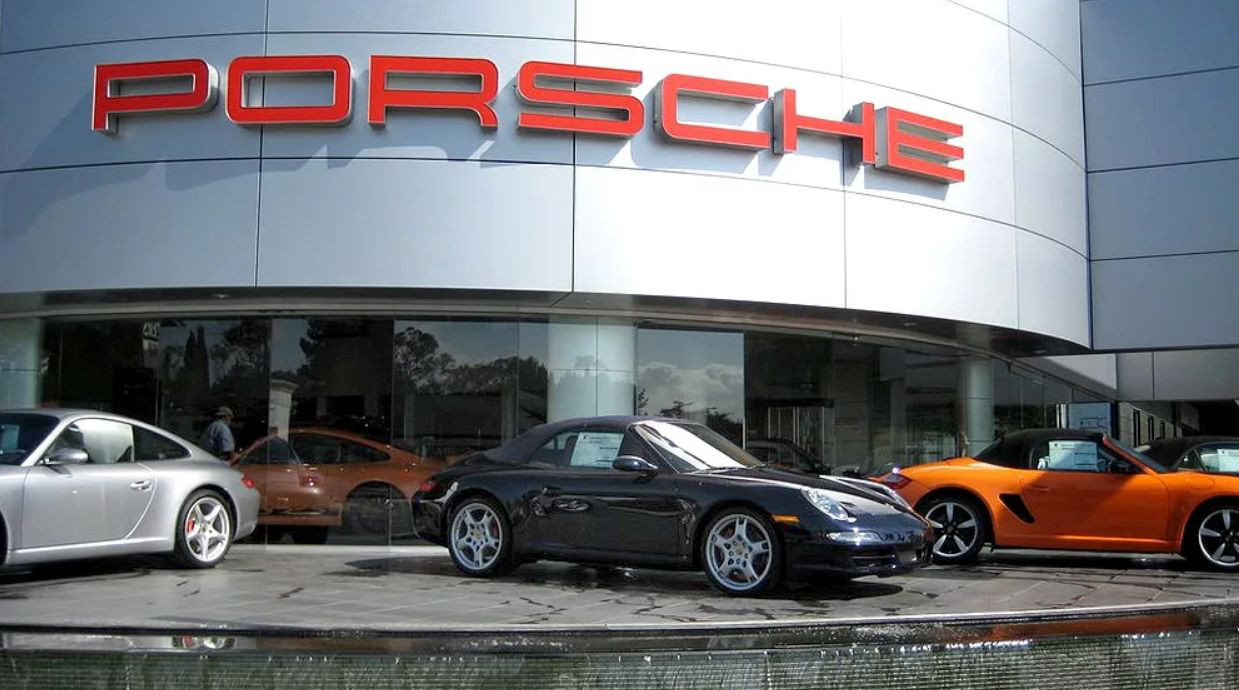 Porsche пожертвовала один миллион евро Украине.