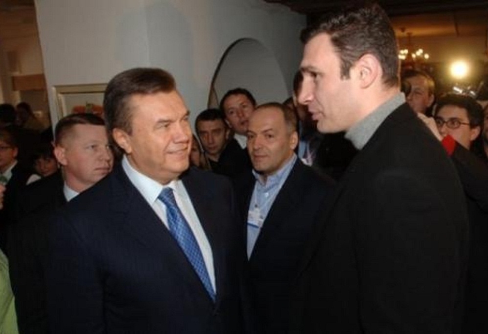 "În prezența a mii de oameni vă chem, Viktor Fiodorovici, să ieșiți cu mine în ring", - a declarat liderul partidului UDAR la finalul discursului său emoțional.