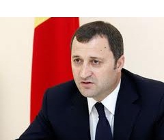 Премьер сообщил, что издал распоряжение о создании комиссии для регулирования тарифов на грузовые и пассажирские железнодорожные перевозки. Фото: moldpres.com