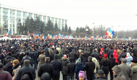 Сторонники DA собрались на митинг.