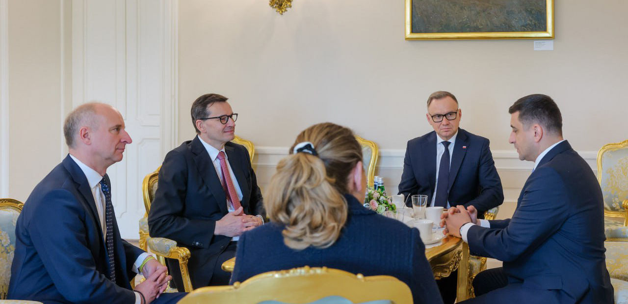 Президент Польши Дуда встретился с кандидатом в президенты Румынии Симионом.