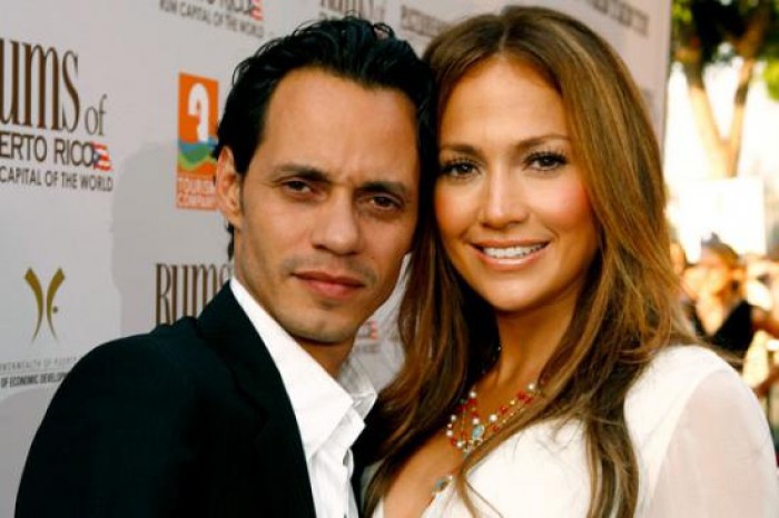 Lopez si Anthony s-au căsătorit în iunie 2004, ceremonia de la locuința ei din Beverly Hills fiind nepretențioasă și ferită de ochii lumii.