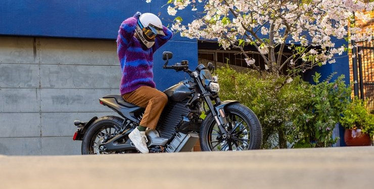 Harley-Davidson выводит на рынок быстрый и недорогой электромотоцикл.