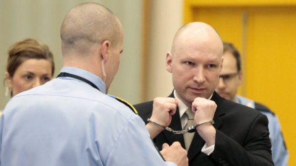 Extremistul care anunţă că regretă că a ucis 77 de persoane. Foto: Evz
