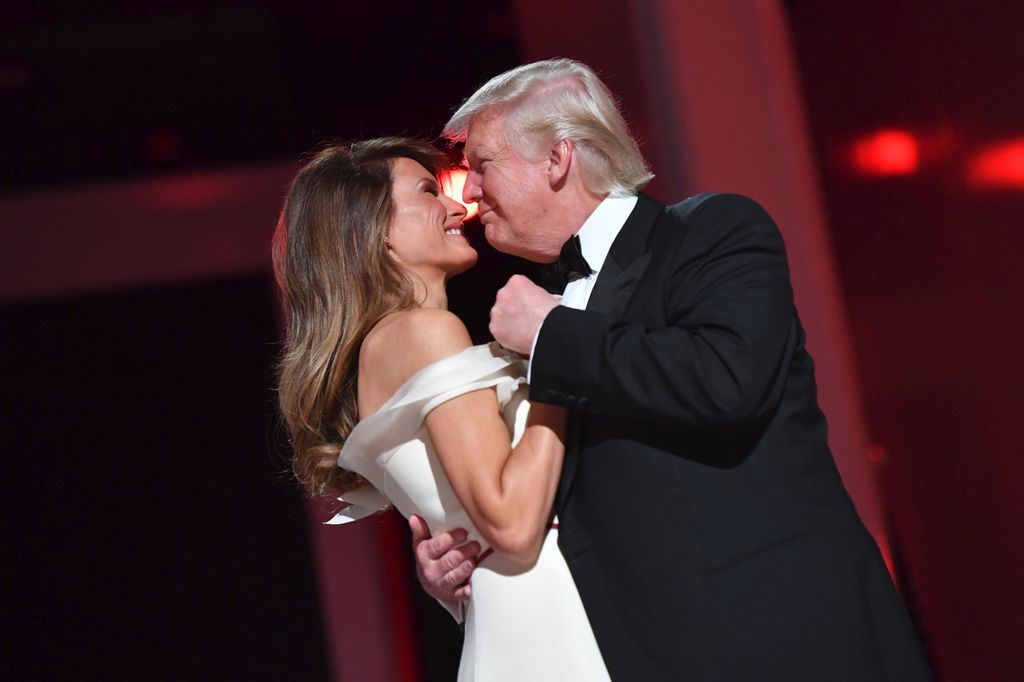 Cui va dona Melania rochia sa purtată la primul bal prezidențial. Foto: lexpress.fr