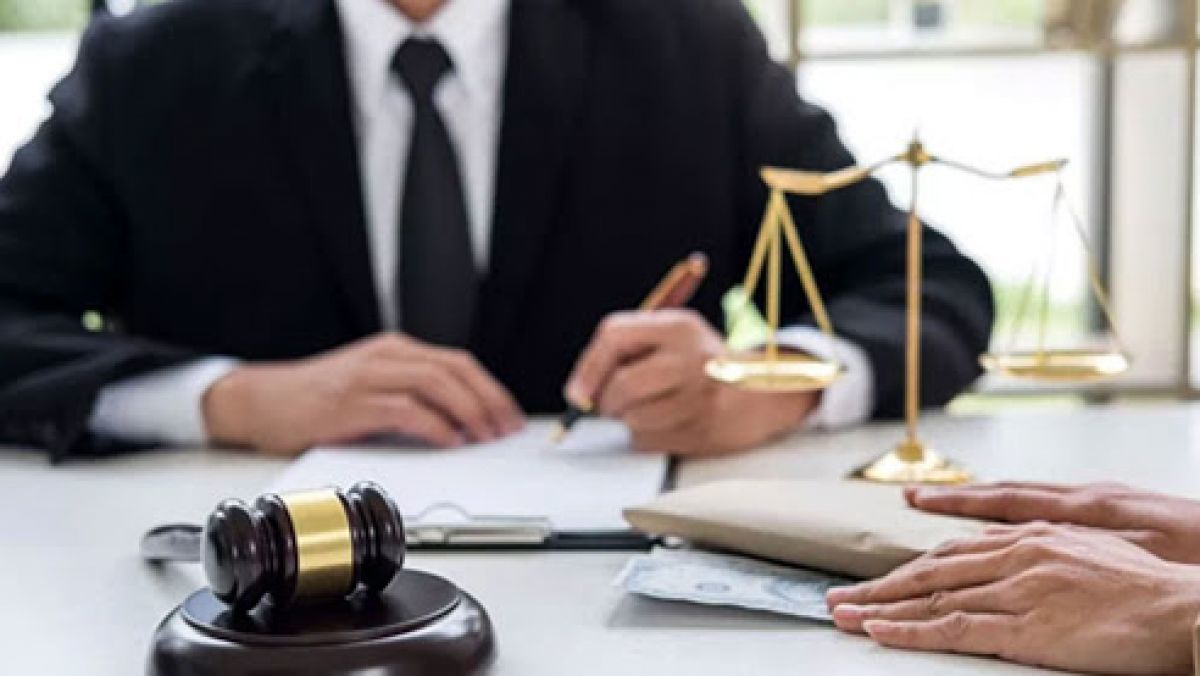 Нотариусы и адвокаты обязаны работать по обычному графику.