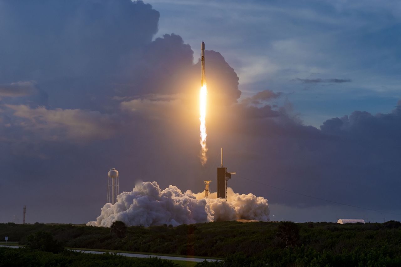 Ракета-носитель Falcon 9 успешно осуществил вывод на орбиту 60 микроспутников Starlink.