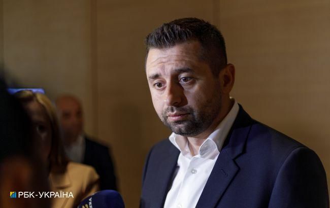 Арахамия: Россия должна вывести войска из Украины до подписания договора.