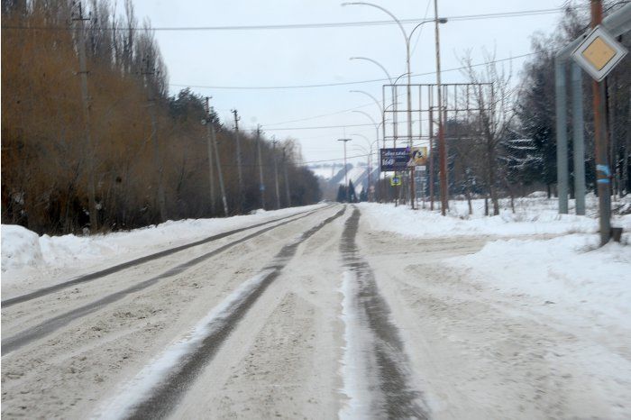 На некоторых дорогах страны по-прежнему сохраняется гололедица.