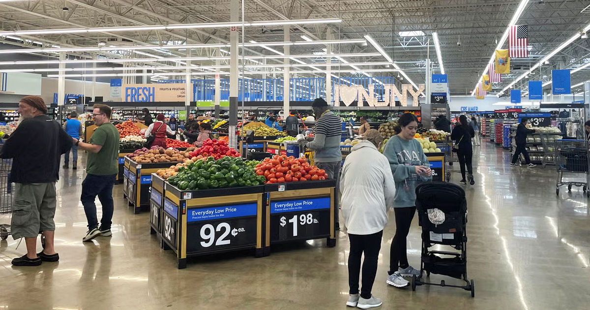 Американцы запасаются продуктами из-за пошлин Трампа.