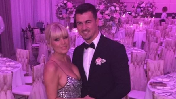 Elena Udrea s-a logodit la fix un an de relație cu fostul manechin, pe nume Adrian Alexandrov.