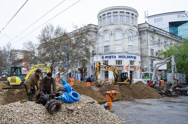 В историческом центре Кишинева идет строительство.