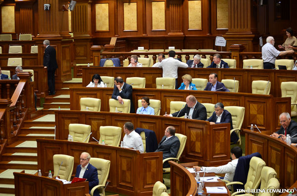 Votat: Se schimbă termenul de valabilitate a pașapoartelor