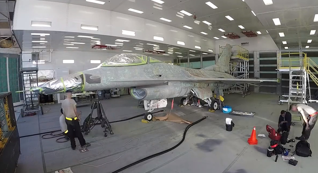 Превращение F-16 в Су-57 попало на видео.