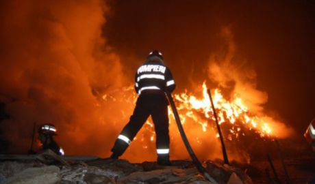 В одном из жилых домов в центре столицы вспыхнул пожар.