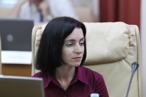 Deputații comuniști au vrut s-o demită pe ministrul Educației, Maia Sandu, pentru că „nu are inimă” în raport cu liceenii care nu au susținut BAC-ul. 
