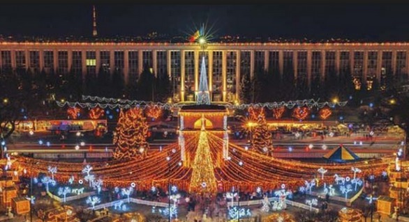 Primăria Chișinău va da startul iluminatului de Sărbători diseară, când în Piața Marii Adunări Naționale va avea loc un spectacol cu participarea interpreților autohtoni.