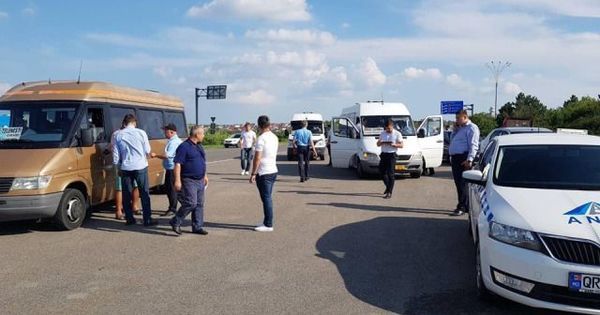 Два инспектора ANTA отказались брать взятку у водителя.