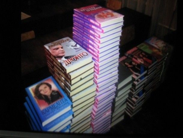 Среди книг, которые пытался нелегально провезти молдаванин, детективы, любовные романы, детские издания.