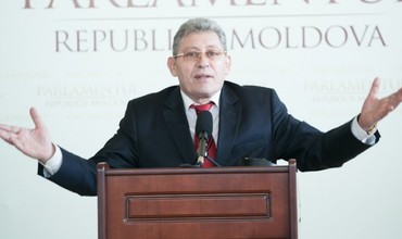 Гимпу считает, что Генпрокуратура и Национальный центр по борьбе с коррупцией действуют правильно, возбуждая уголовные дела в отношении высокопоставленных лиц. 
