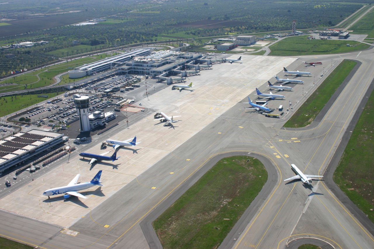 Toate cursele aeriene care urmau să decoleze au fost anulate. Foto: airportcluj.ro