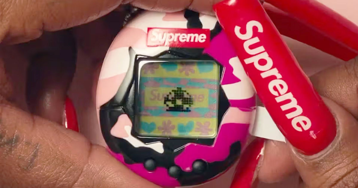 Бренд Supreme перевыпустит игрушку из 90-х тамагочи.
