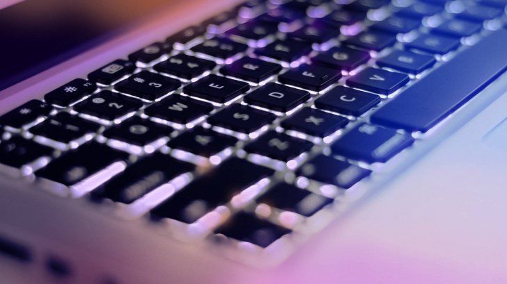 Internetul dăunează asupra sănătății. Care sunt riscurile